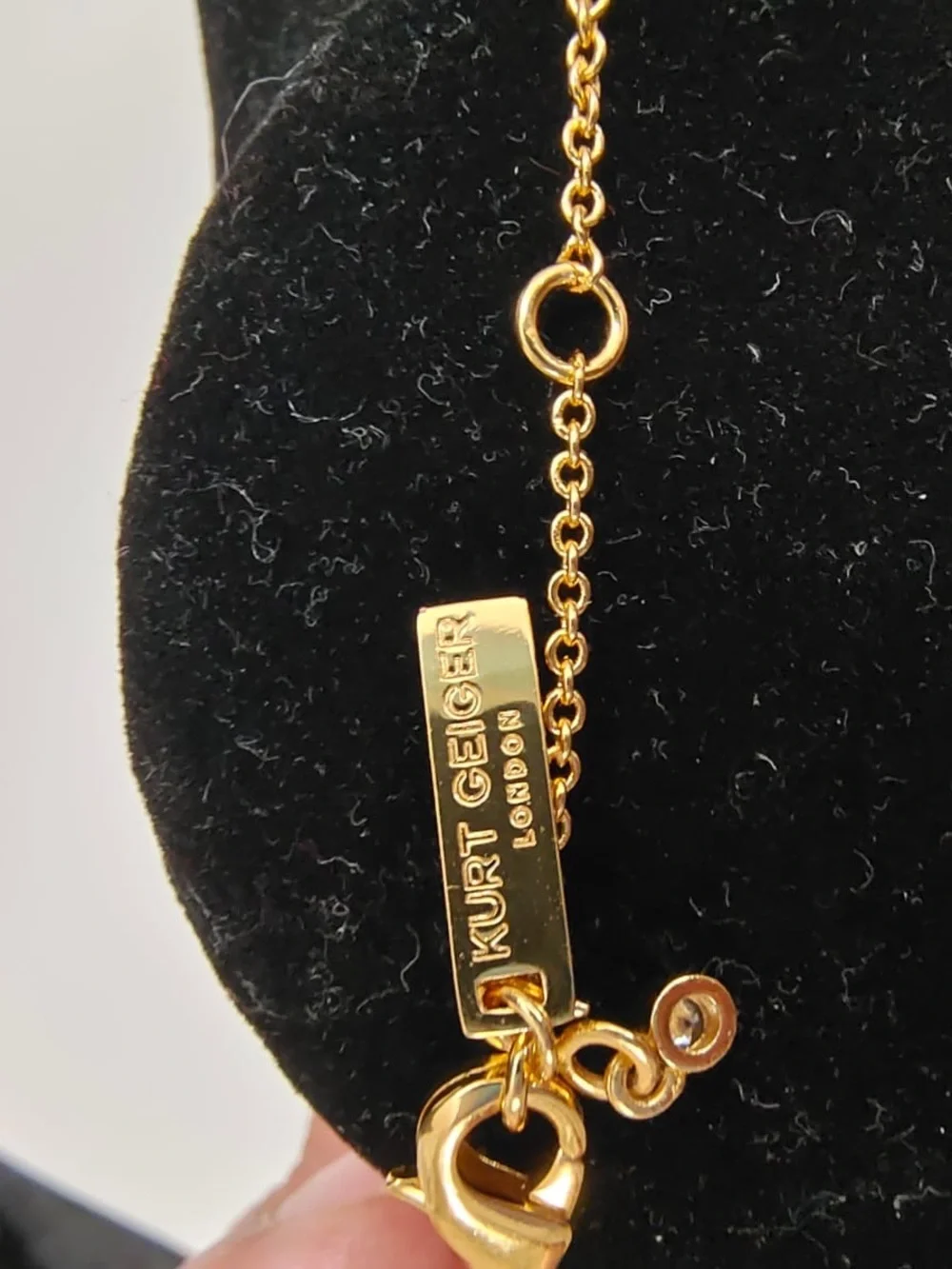 Kurt Geiger London Pavé Crystal Heart Pendant Necklace New with missing one sto - Picture 4 of 4